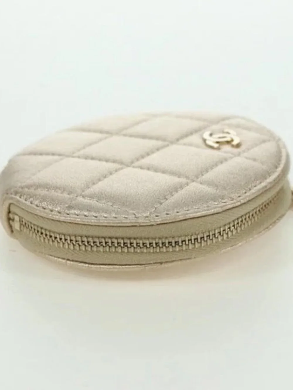 CHANEL Matelasse Air Pods Case & Coin Purse Lamb Skin Gold CC Auth BAZ881SAM